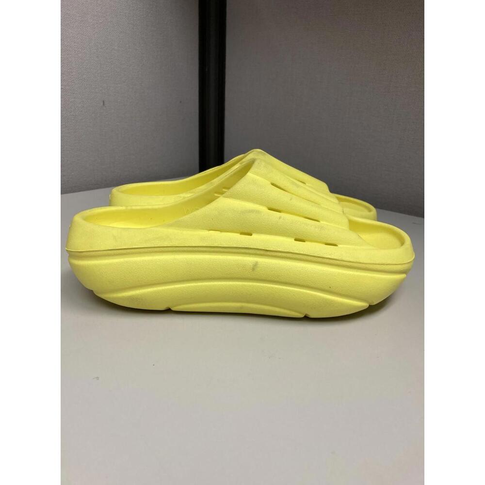 UGG Women's Slip on Recovery Slide Yellow Size 7 new